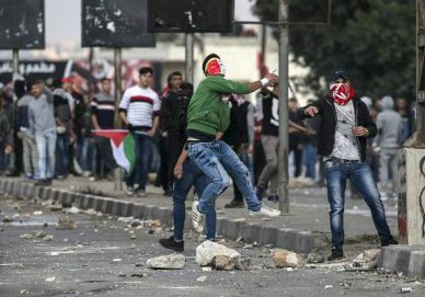 قوات الاحتلال تعتقل 10 فلسطينيين في الضفة