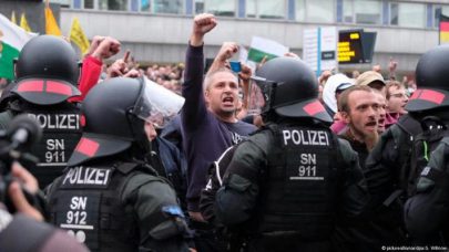 اليمين الألماني يشكل مجموعات “الدفاع الذاتي” ضد المهاجرين