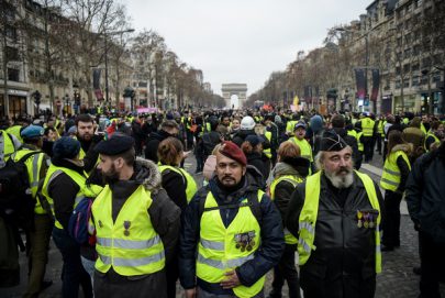 “السترات الصفراء” تعود إلى الشارع في تحد للحكومة الفرنسية