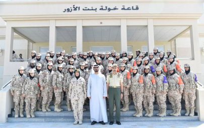 حسين الحمادي يشهد تخريج برنامج الموظفات التطوعي الأول بمدرسة خولة بنت الأزور العسكرية