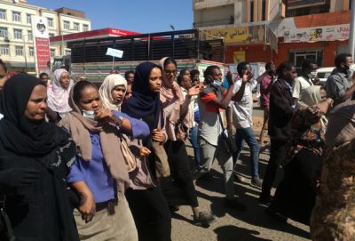 احتجاجات السودان تتصاعد ومقتل متظاهر في أم درمان