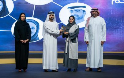 سالم بن عبدالرحمن القاسمي يكرم الفائزين بجائزة الشارقة للأسرة الرياضية في دورتها الثانية.