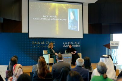 غرفة دبي تكرم الدكتورة رجاء القرق لإطلاقها كتاب سيرتها الذاتية