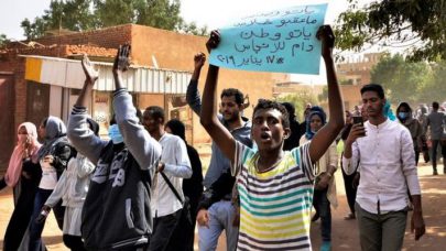 الأمن السوداني يفرج عن معتقلات خلال الاحتجاجات ضد البشير