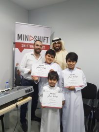 طارق المنهالي يختتم دورة علم تقنيات الصوت والغناء في دبي