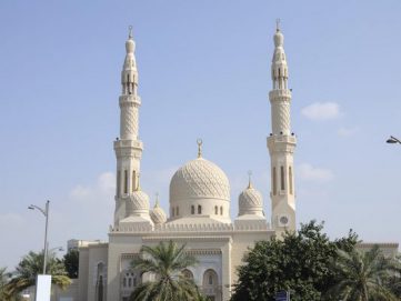 مسجد جميرا الكبير في دبي