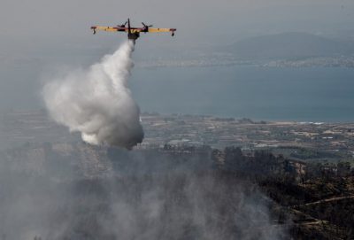 تقدم جهود إخماد الحريق في جزيرة إيفيا باليونان