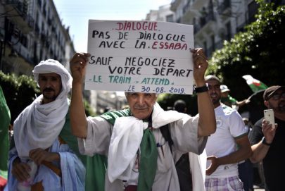 تظاهرات جزائرية حاشدة تطالب بهيئة مستقلة للانتخابات