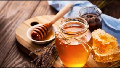 الإفراط في تناول العسل يؤدي إلى الإضرار بالصحة