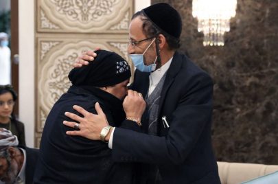 الإمارات تجمع شمل عائلتين يمنيتين يهوديتين بعد فراق 21 عاماً