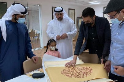 عبدالله الشرقي يطلع على المناهج التعليمية في أكاديمية الفجيرة للفنون الجميلة