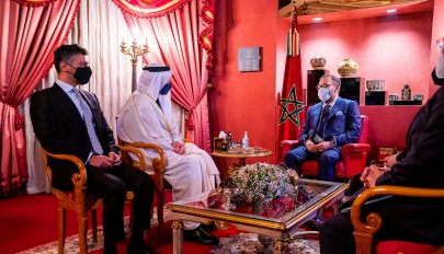 ملك المغرب وعبدالله بن زايد يبحثان العلاقات الأخوية وتعزيز التعاون