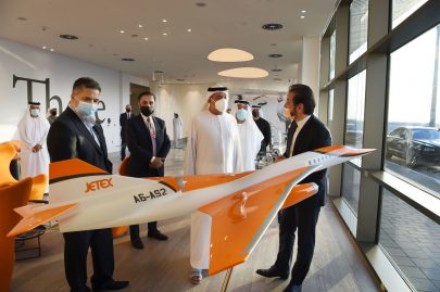 سلطان بن خليفة يزور مبنى الطيران الخاص في “مشروع محمد بن راشد للطيران”