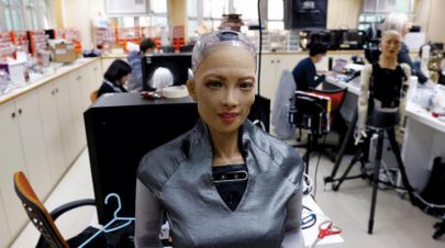 صانعو “صوفيا” سُينتجون روبوتات على نطاق كبير خلال الجائحة