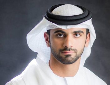 منصور بن محمد يثني على التجاوب المجتمعي النموذجي مع حملة التطعيم الموسعة في الإمارات