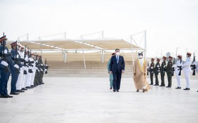 ‎خليفة بن طحنون يستقبل وزير الشؤون الداخلية الأوزباكستاني ووزير الدفاع اليوناني في واحة الكرامة