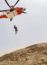 شرطة الشارقة تنقذ سائحاً إيطالياً بعد سقوطه بجبل مليحة