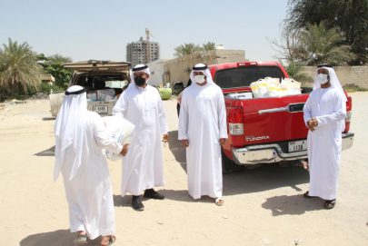 جمعية الإمارات لرعاية وبر الوالدين ومؤسسة سعود بن راشد المعلا توزعان سلالا غذائية ومعدات طبية في أم القيوين