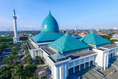 مسجد سوربايا الأكبر في إندونيسيا