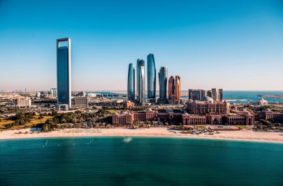“سياحة أبوظبي” تبحث فرص التعاون بمعرض سوق السفر العربي 2021