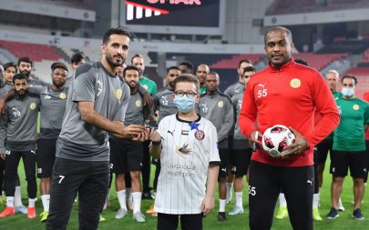 “تحقيق أمنية” تحقّق أمنية الطفل عمر بلقاء لاعبي الجزيرة