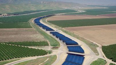 قنوات شمسية في كاليفورنيا توصّل الماء والكهرباء