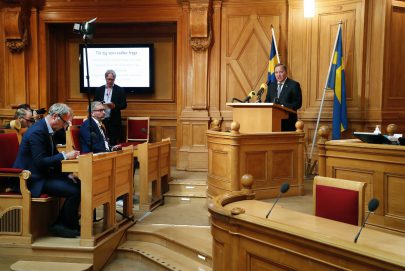 البرلمان السويدي يعيد تكليف رئيس الوزراء المستقيل
