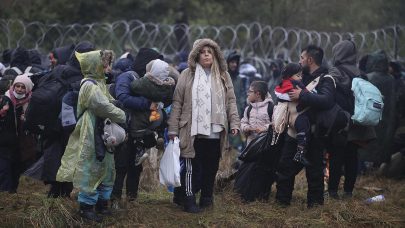 بيلاروس تقدم مأوى للمهاجرين على الحدود مع بولندا