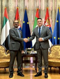 حسين الحمادي ووزير التعليم الصربي يبحثان تعزيز التعاون