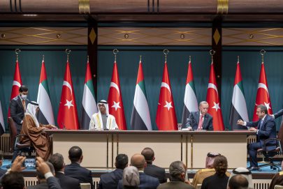 محمد بن زايد والرئيس التركي يشهدان توقيع اتفاقيات ومذكرات تفاهم بين البلدين