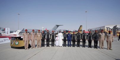 وزير الدولة لشؤون الدفاع يزور أجنحة الشركات في معرض دبي للطيران