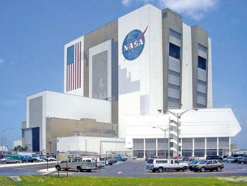 “ناسا” توقع اتفاقيات مع 3 شركات أمريكية بوضع مشروع محطة فضائية مدارية