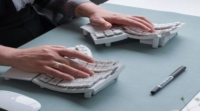لوحة مفاتيح لاسلكية على شكل قفازين لراحة يديك