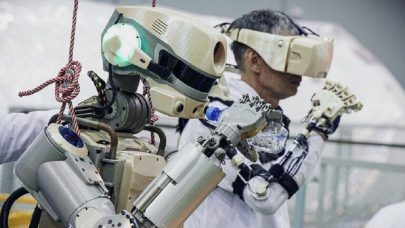 مصمم الروبوت “تيليدرويد” يكشف إمكانياته في الفضاء المكشوف