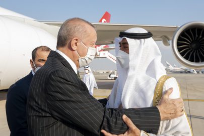 الرئيس التركي يصل البلاد ومحمد بن زايد في مقدمة مستقبليه