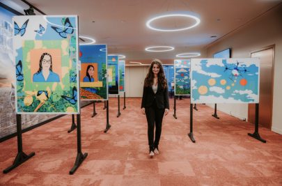 إنجي تستخدم لغة الفن لزيادة الوعي حول تغير المناخ في الجناح الفرنسي في إكسبو دبي