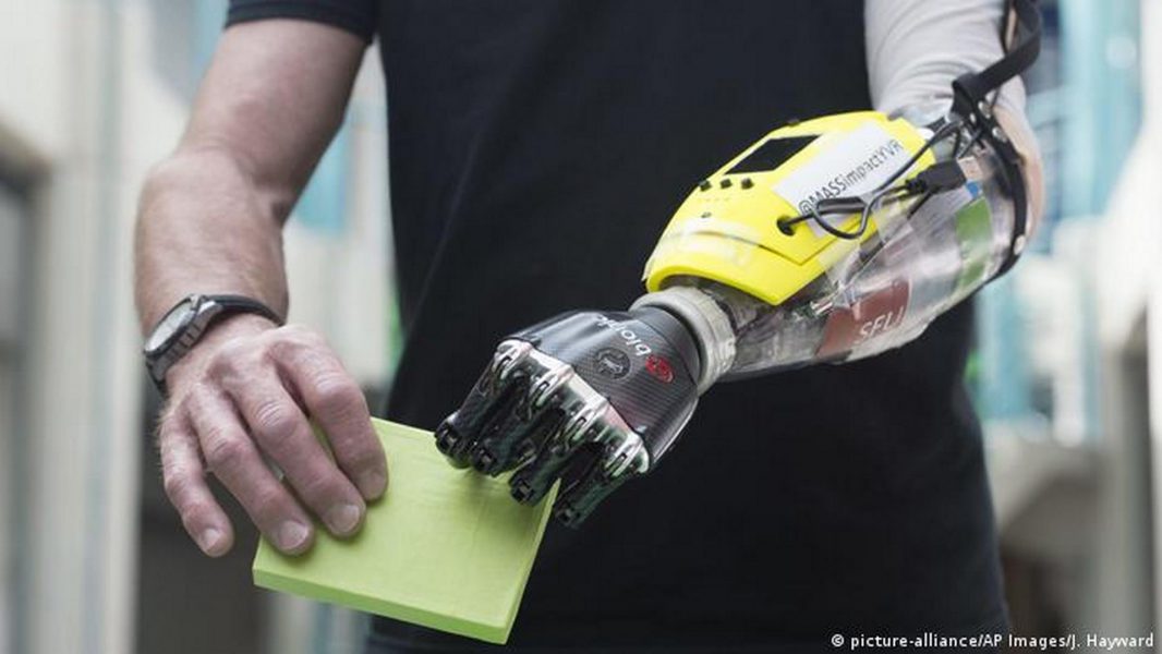 إصبع مطبوع “يشعر” كالأصابع البشرية