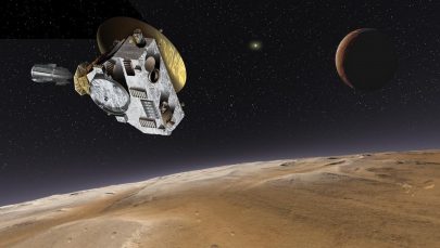 “صحن فضائي” محطم على سطح المريخ أثار الشكوك والعلماء