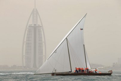 “برج العرب” خط النهاية لسباق القفال  للسفن الشراعية المحلية في نسخته الـ٣١