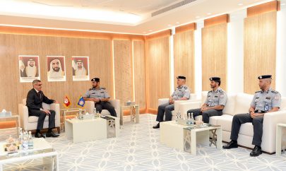 قائد عام شرطة أبوظبي يبحث تعزيز التعاون مع السفير التونسي