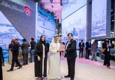 دائرة الثقافة والسياحة – أبوظبي تفوز بجائزة الجناح المتميز في سوق السفر العربي