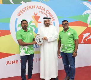 وزير الرياضة المالديفي وهشام الطاهر يتوجان الفائزين في بطولة آسيا الغربية للشطرنج