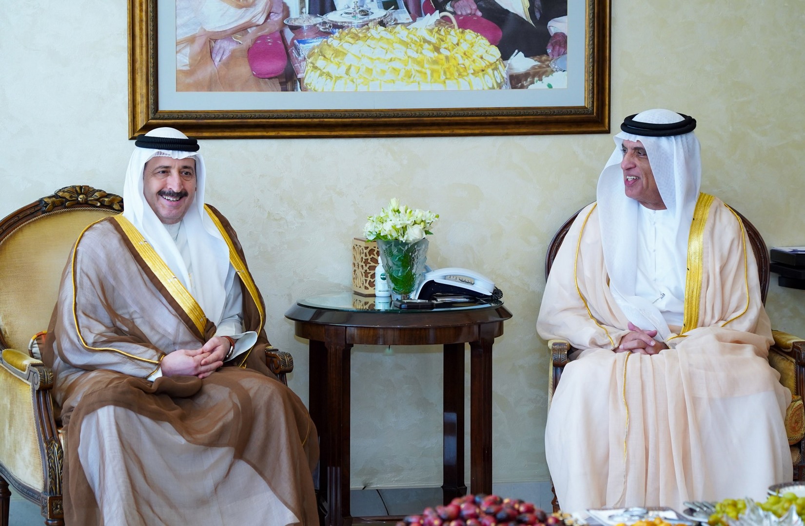 حاكم رأس الخيمة يستقبل القنصل العام الكويتي ويؤكد عمق الروابط الأخوية المتجذرة بين البلدين