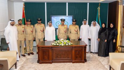 شرطة دبي تختتم دورة مهارات تنظيم حركة السير لموظفي الأمن في شركة سيفكور