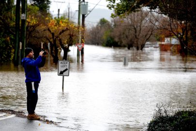 الفيضانات تجبر آلاف الأستراليين على إخلاء منازلهم