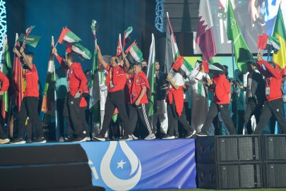 أحمد سالم يحمل علم الإمارات في ختام ألعاب التضامن الإسلامي بقونية