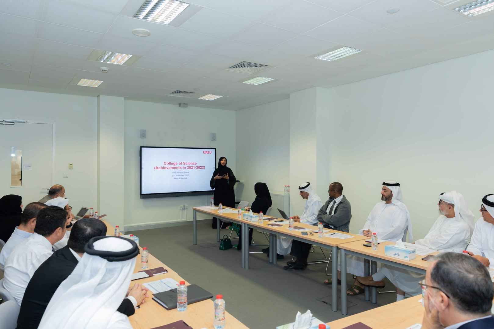 المجلس الاستشاري لكلية العلوم بجامعة الإمارات يبحث استحداث برامج جديدة وفرص التدريب والتوظيف  للخرجين