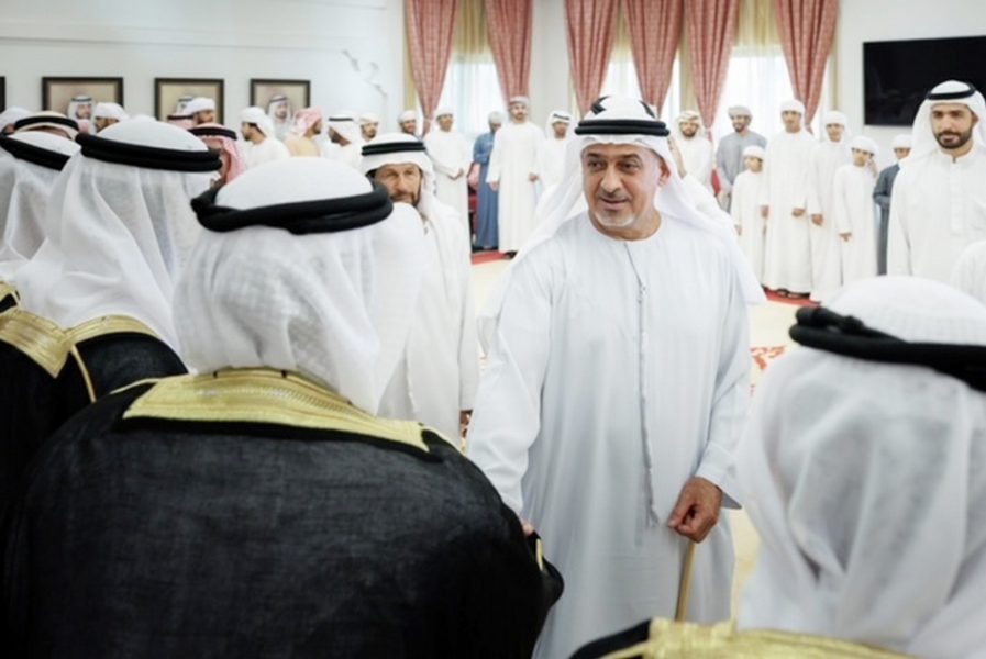 سلطان بن خليفة يحضر حفل الزفاف الجماعي بـ”مجالس أبوظبي” في مجلس الوقن بالعين