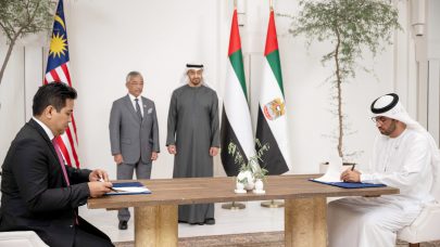  رئيس الدولة وملك ماليزيا يشهدان توقيع اتفاقية ترسية أول امتياز في الشرق الأوسط لموارد النفط غير التقليدية بين 