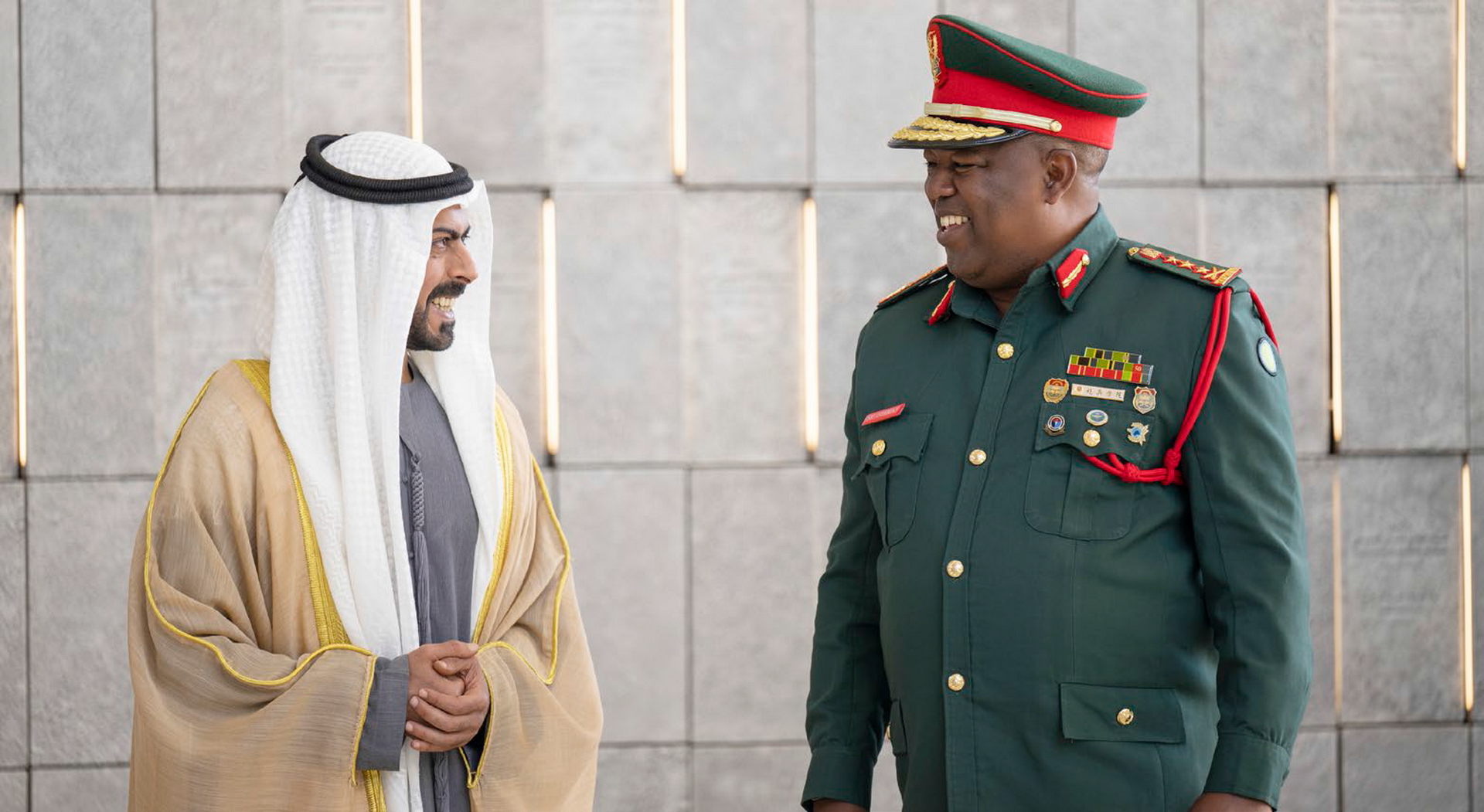 خليفة بن طحنون يستقبل رئيس أركان تنزانيا في واحة الكرامة